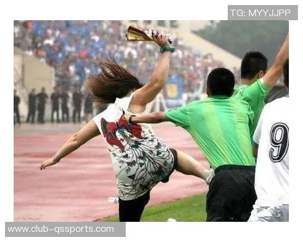 英俄足球流氓的暴力文化与球迷冲突背后的社会根源分析